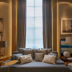 Cómo combinar Muebles y Cortinas para crear un Ambiente Armónico